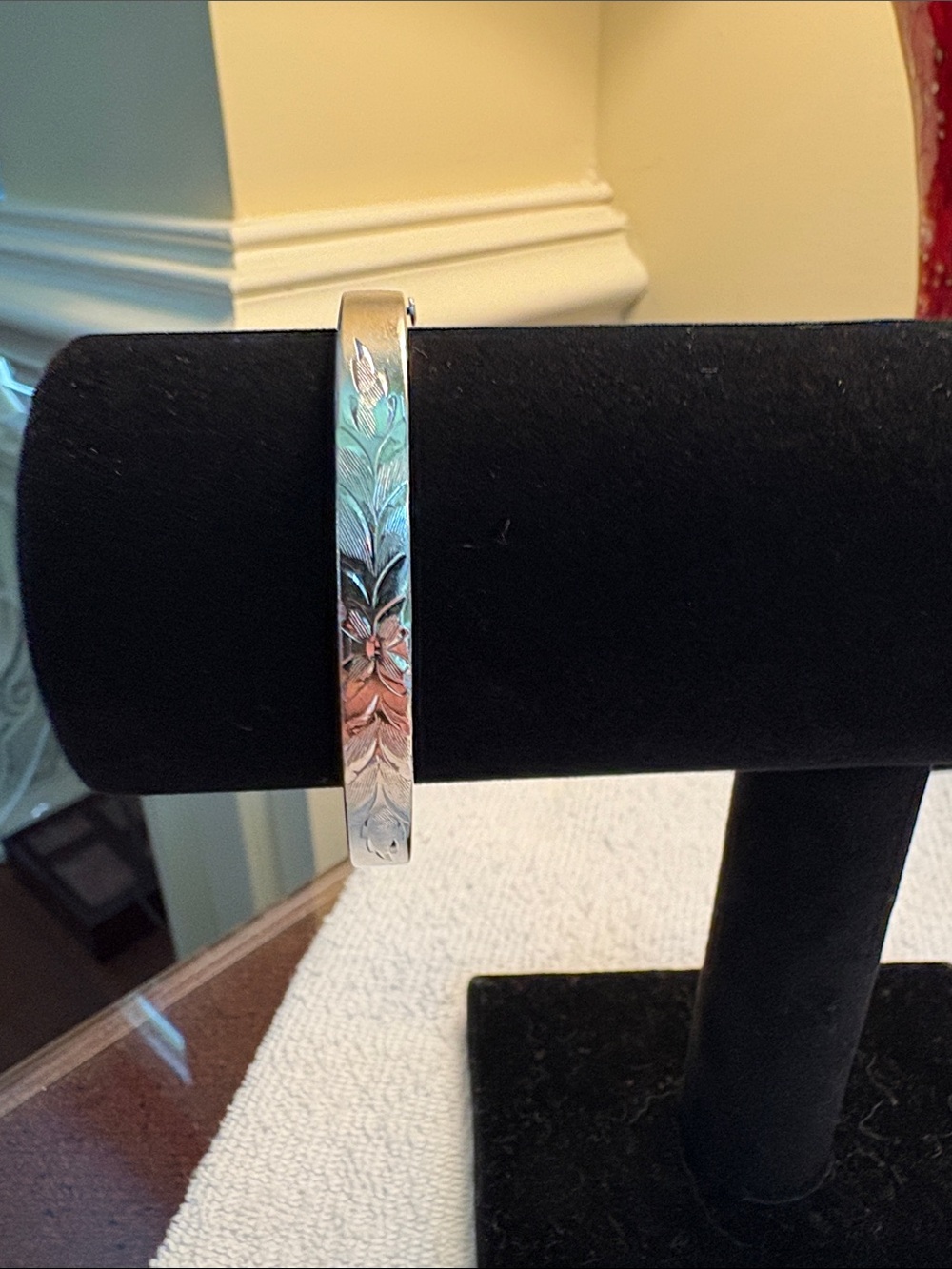 Vintage Carl-Art Oval Mid-Century Front Etched Bangle